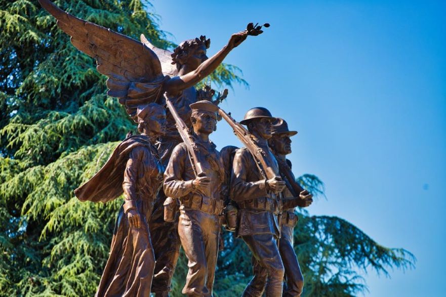 A bronze statue of the men and women of war.