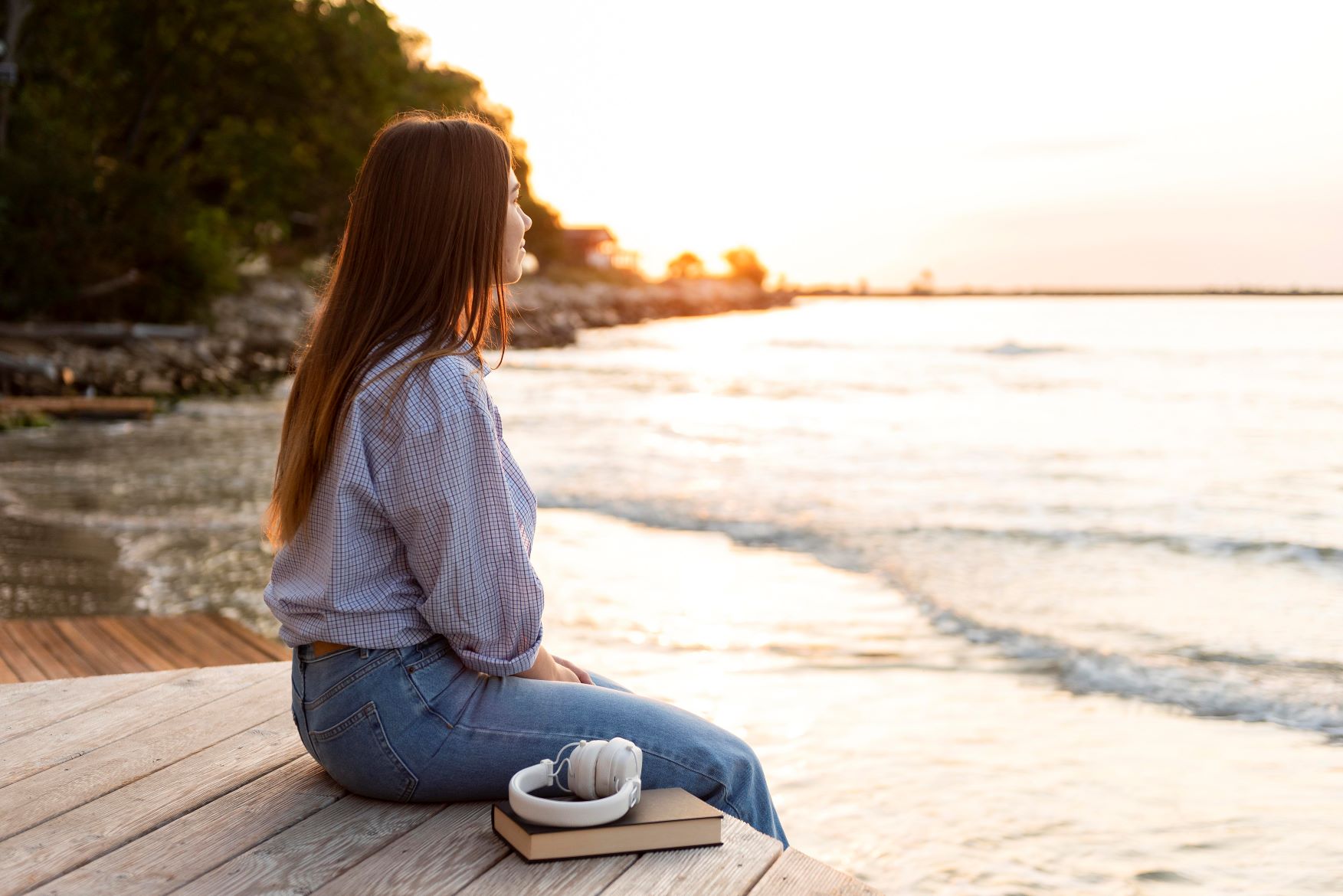 a photo of a woman doing one of the simple mindfulness practices