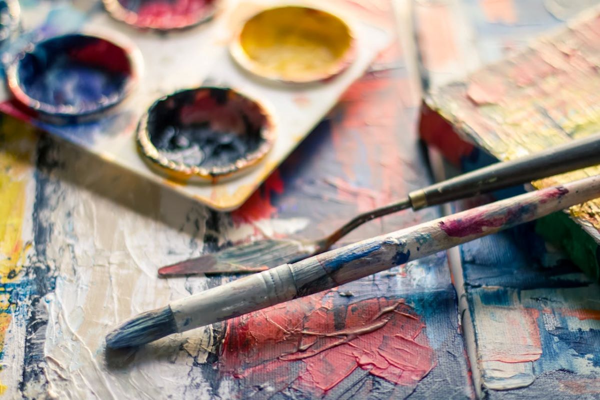 photo of painting materials depicting a creative lifestyle